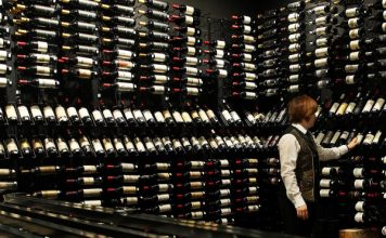 Откуда Россия в 2022 году ввозила вино. Инфографика